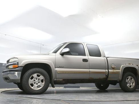 Used 2001 Chevrolet Silverado 1500 LS w/ Firm Ride Suspension Pkg AWD/4WD image 26