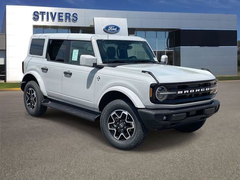 New 2026 Ford Bronco Outer Banks AWD/4WD image 1