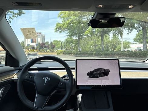 Used 2023 Tesla Model 3 Standard Range RWD image 9