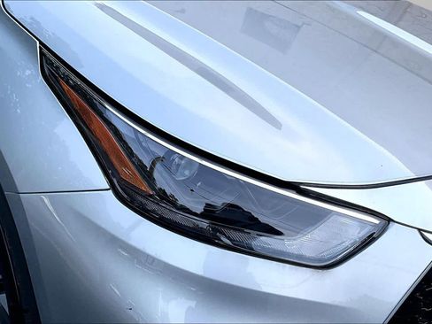 Used 2023 Toyota Highlander XLE FWD image 28