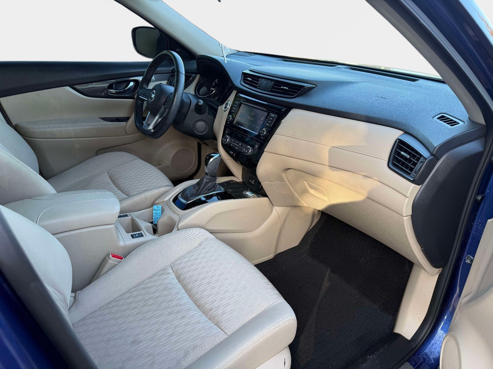 Used 2020 Nissan Rogue SV w/ Premium Package FWD image 12