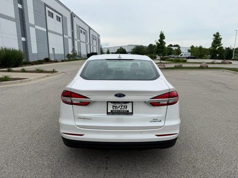 Used 2019 Ford Fusion SE FWD image 4