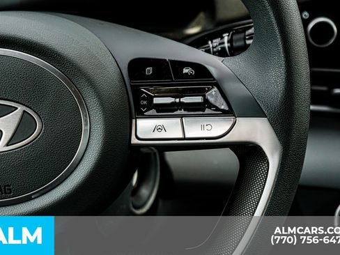 Used 2025 Hyundai Elantra SE image 31