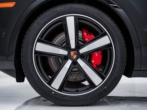 New 2026 Porsche Cayenne S image 13