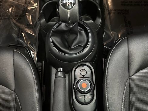 Used 2017 MINI Cooper 4-Door Hardtop image 25