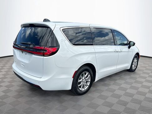 New 2026 Chrysler Pacifica Select FWD image 5