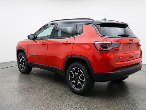 Used 2025 Jeep Compass Trailhawk AWD/4WD image 6