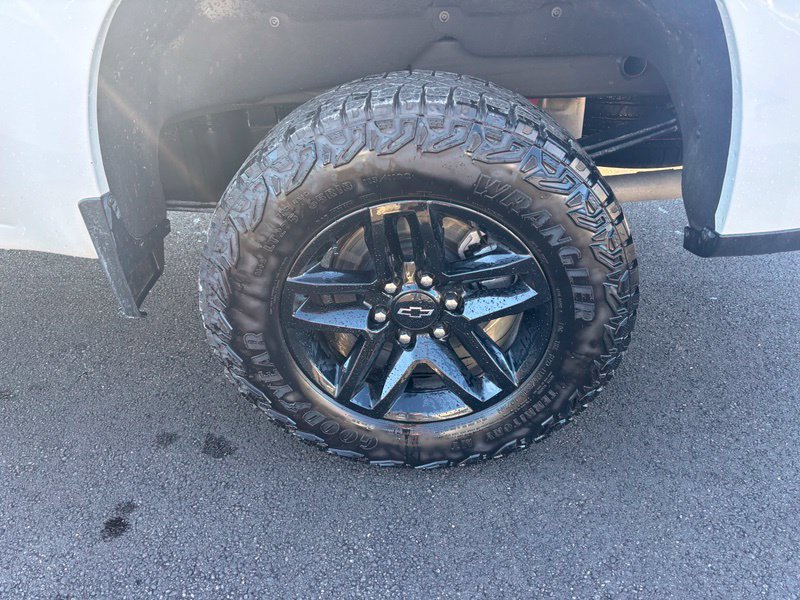 Used 2025 Chevrolet Silverado 1500 Custom Trail Boss AWD/4WD image 15