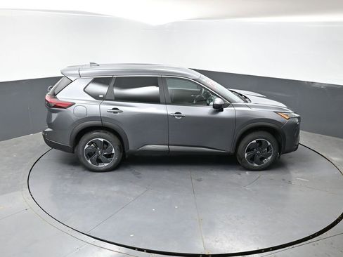 Used 2025 Nissan Rogue SV AWD/4WD image 40