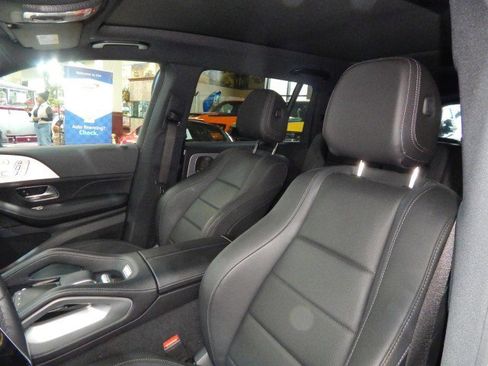 Used 2024 Mercedes-Benz GLS 450 4MATIC image 17