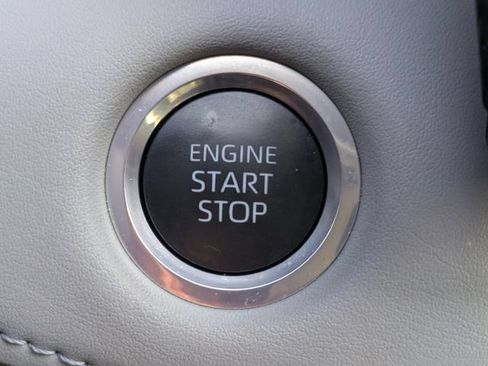 Used 2024 Toyota Highlander Limited FWD image 30