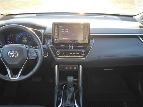 Certified 2022 Toyota Corolla Cross XLE image 21