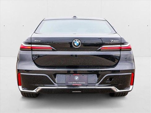 Used 2025 BMW 740i xDrive AWD/4WD image 6