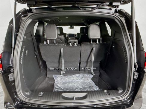 New 2026 Chrysler Pacifica Select FWD image 18