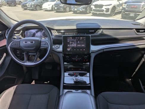 Used 2023 Jeep Grand Cherokee Laredo w/ Luxury Tech Group I AWD/4WD image 29
