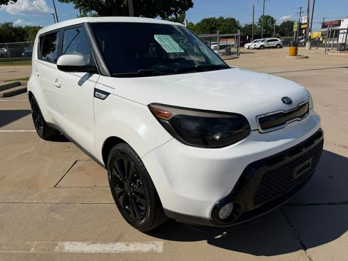 Used 2016 Kia Soul + FWD image 4