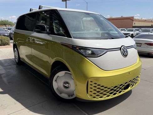 Used 2025 Volkswagen ID. Buzz 1st Edition RWD image 6