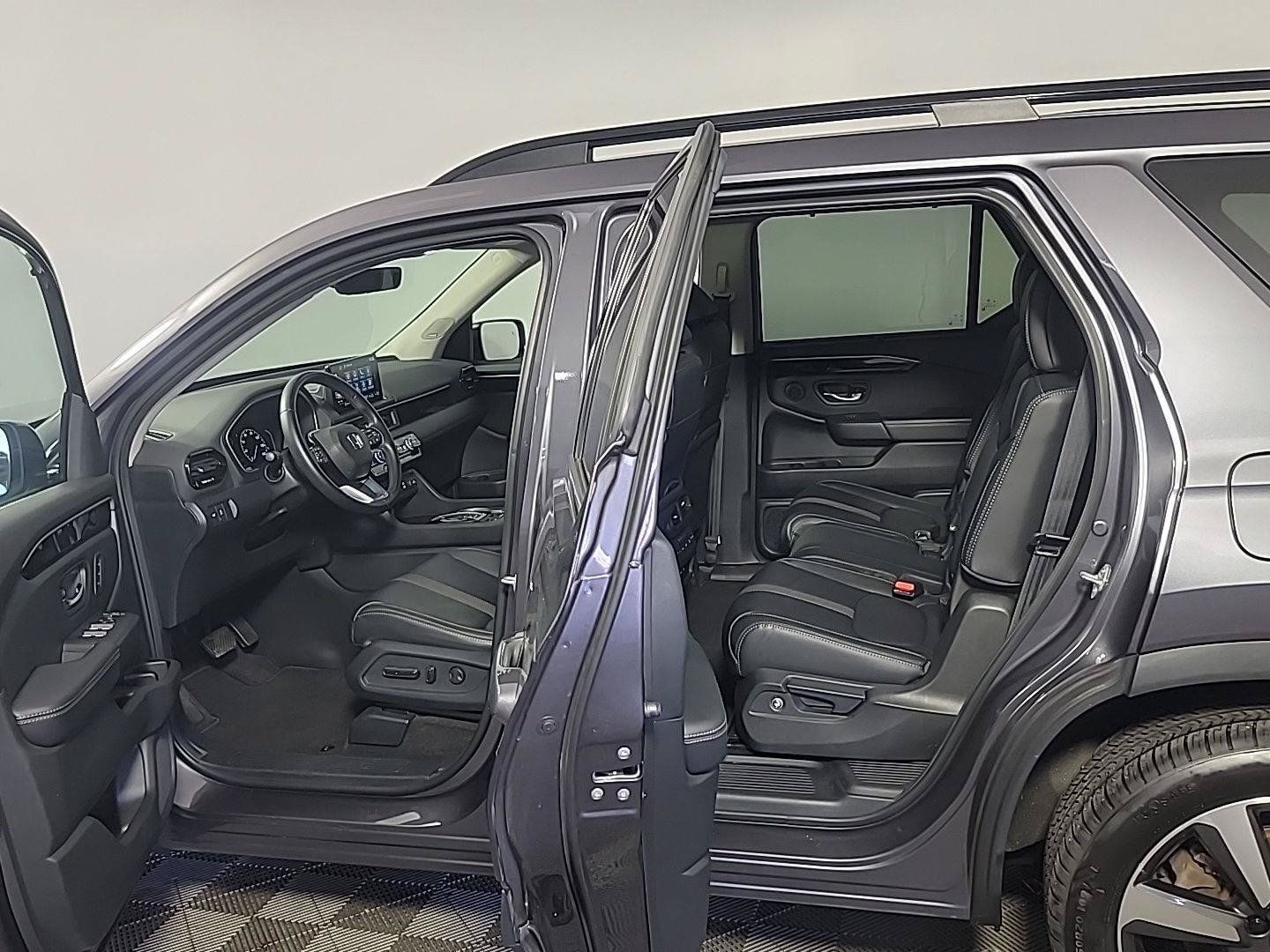 Certified 2024 Honda Pilot Touring image 16