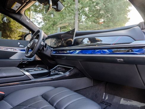 Used 2024 BMW i7 eDrive50 w/ M Sport Package image 24