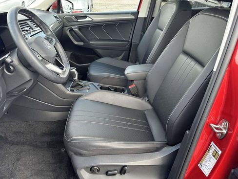 Used 2023 Volkswagen Tiguan SE w/ Panoramic Sunroof Package image 20