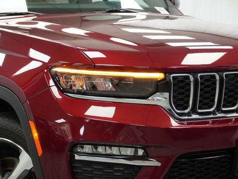 Certified 2025 Jeep Grand Cherokee Limited AWD/4WD image 5