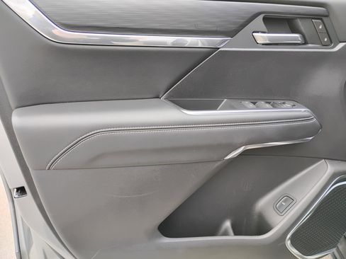 Used 2025 GMC Acadia Elevation image 14