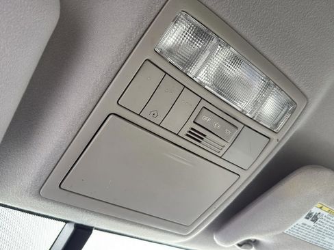 Used 2012 Toyota Venza LE w/ LE Convenience Pkg image 23