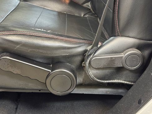 Used 2012 Jeep Wrangler Unlimited Sahara image 10