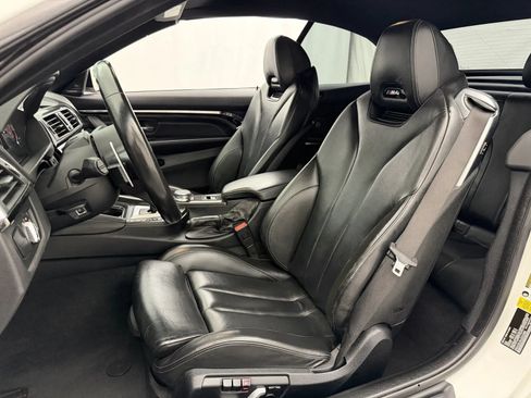 Used 2018 BMW M4 Convertible RWD image 18