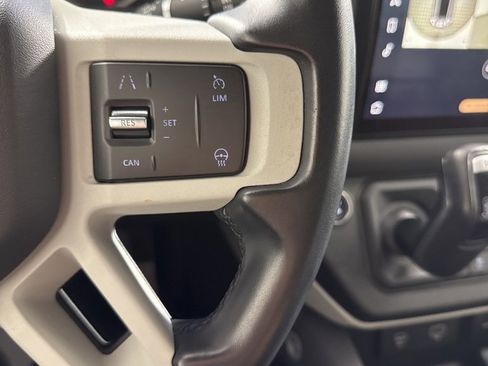 Used 2023 Land Rover Defender 130 S image 32