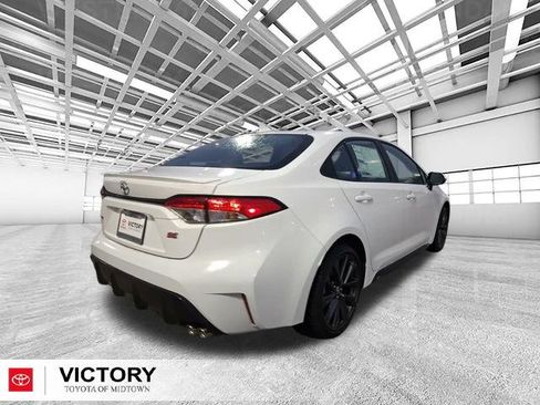 Used 2026 Toyota Corolla SE image 3