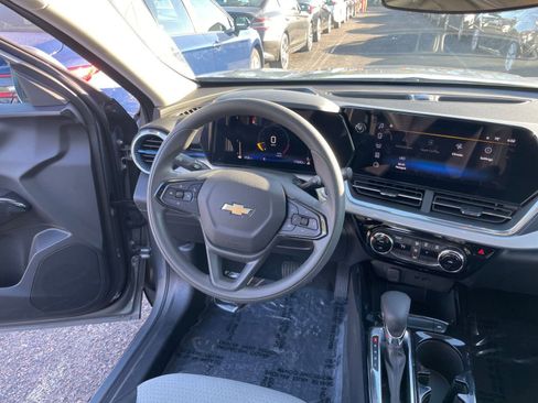 Used 2025 Chevrolet Trax LT image 33