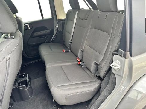Used 2021 Jeep Wrangler Unlimited Sahara w/ Uconnect 4C Nav & Sound Group AWD/4WD image 25