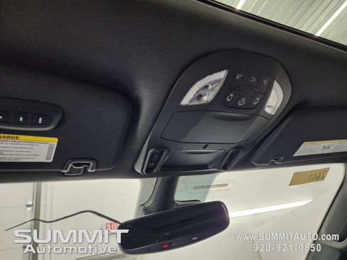 New 2026 Chrysler Pacifica Select image 13