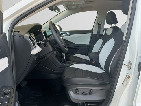 New 2025 Volkswagen Taos SEL image 9