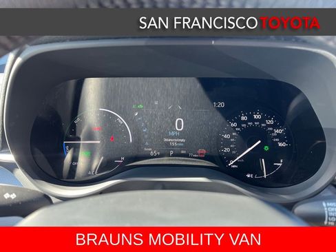 Used 2026 Toyota Sienna XLE FWD image 41