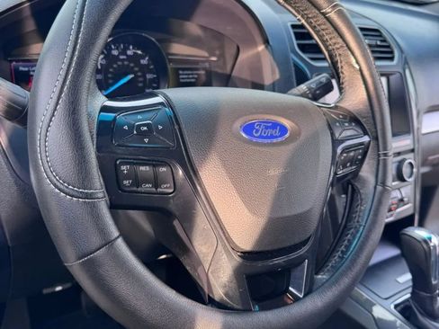 Used 2016 Ford Explorer XLT w/ Equipment Group 201A AWD/4WD image 19