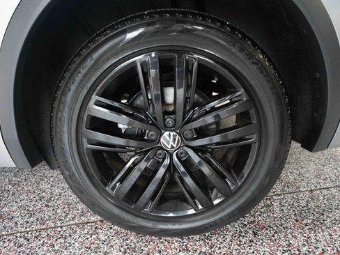 Used 2022 Volkswagen Tiguan SE R-Line AWD/4WD image 30
