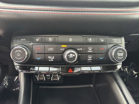 Used 2023 Dodge Durango GT AWD/4WD image 37