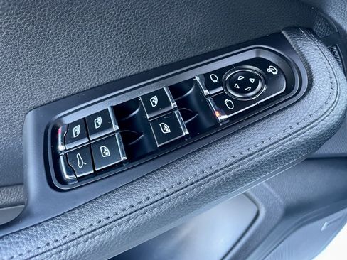 Used 2024 Porsche Macan S AWD/4WD image 11
