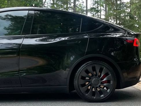 Used 2023 Tesla Model Y Performance AWD/4WD image 5