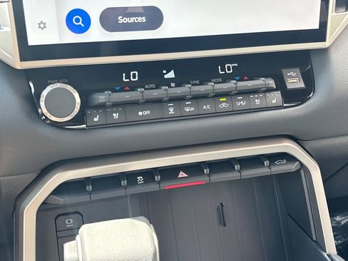 New 2026 Toyota Tundra Limited AWD/4WD image 14