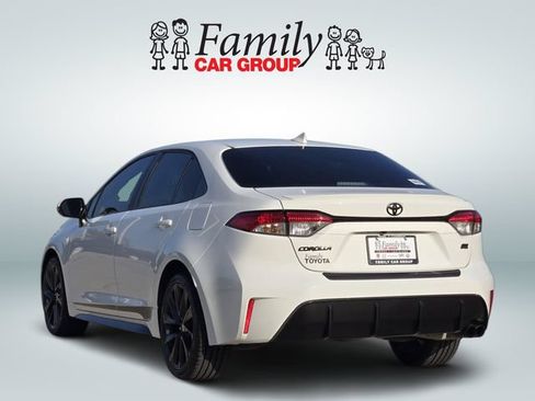 Used 2024 Toyota Corolla SE FWD image 3
