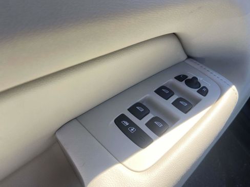 Certified 2023 Volvo XC60 B5 Ultimate w/ Protection Package Premier image 21