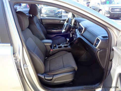 Used 2022 Kia Sportage LX AWD/4WD image 20