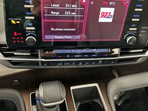 Used 2024 Toyota Sienna XLE image 13