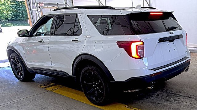 Used 2023 Ford Explorer ST-Line AWD/4WD image 4