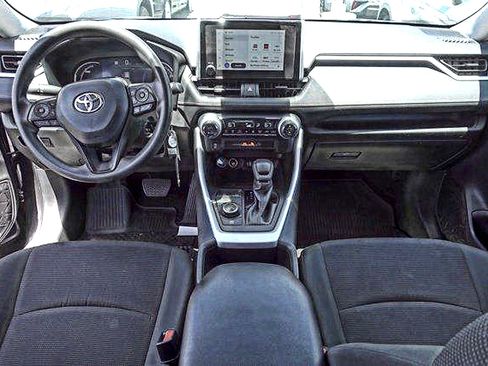 Used 2024 Toyota RAV4 LE AWD/4WD image 21