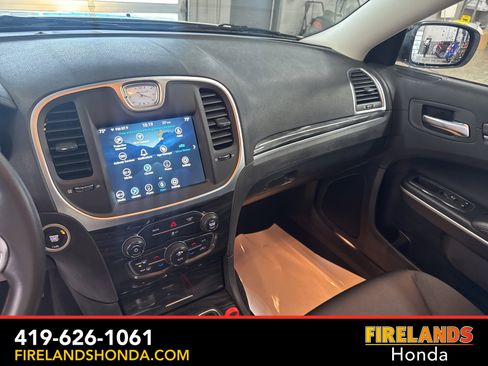 Used 2022 Chrysler 300 Touring w/ Sport Appearance Package image 20