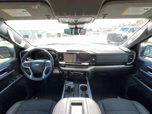 Used 2022 Chevrolet Silverado 1500 LT w/ Z71 Off-Road Package image 10